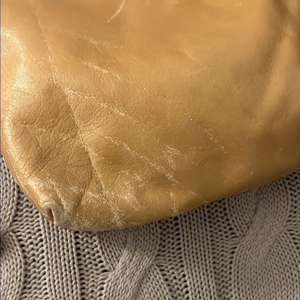 RUDSAK Tan Crossbody Bag with Adjustable Strap and Flap Closure - Picture 4 of 9
